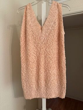90s Vintage Liz Claiborne textured knit sweater in soft peach/blush tone.